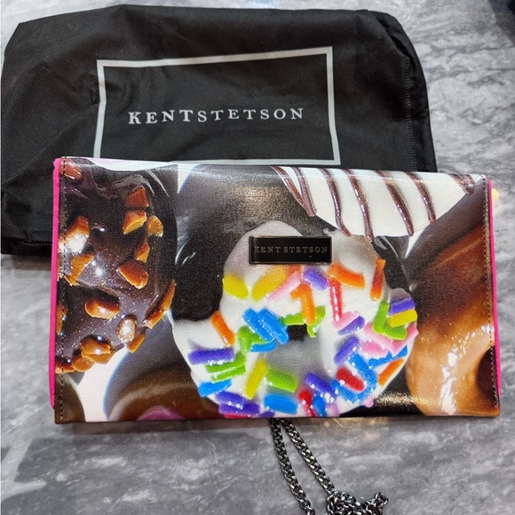 Kent Stetson donut clutch signed by artist with dust bag NWOT - Picture 4 of 4